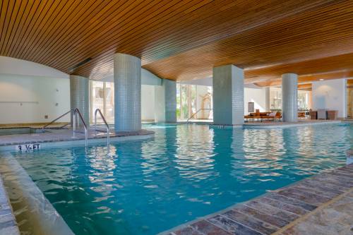 Heated Indoor Pool & Jacuzzi